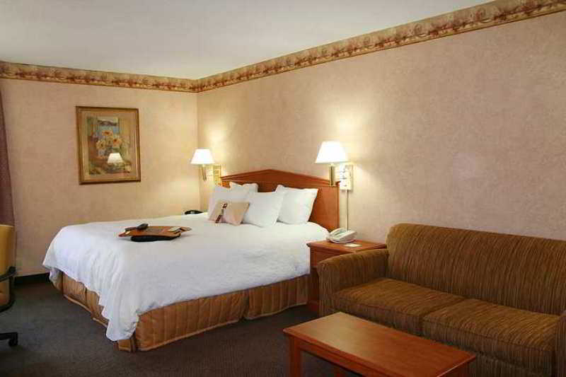 Hampton Inn Columbus/Dublin Room photo